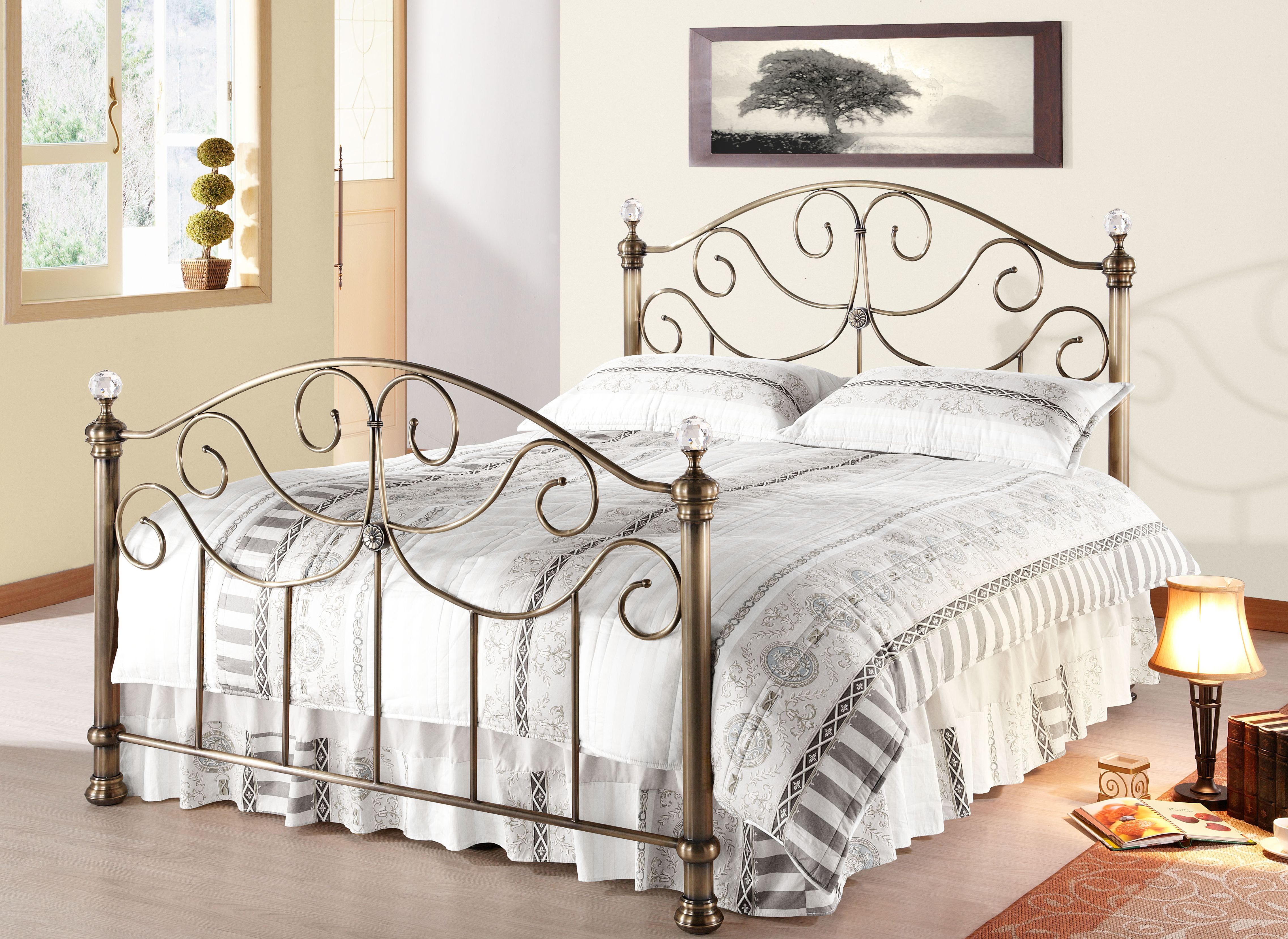 Victorian Style Antique Brass Finished Metal Bed Frame with Crystal Effect Finials Double 4ft